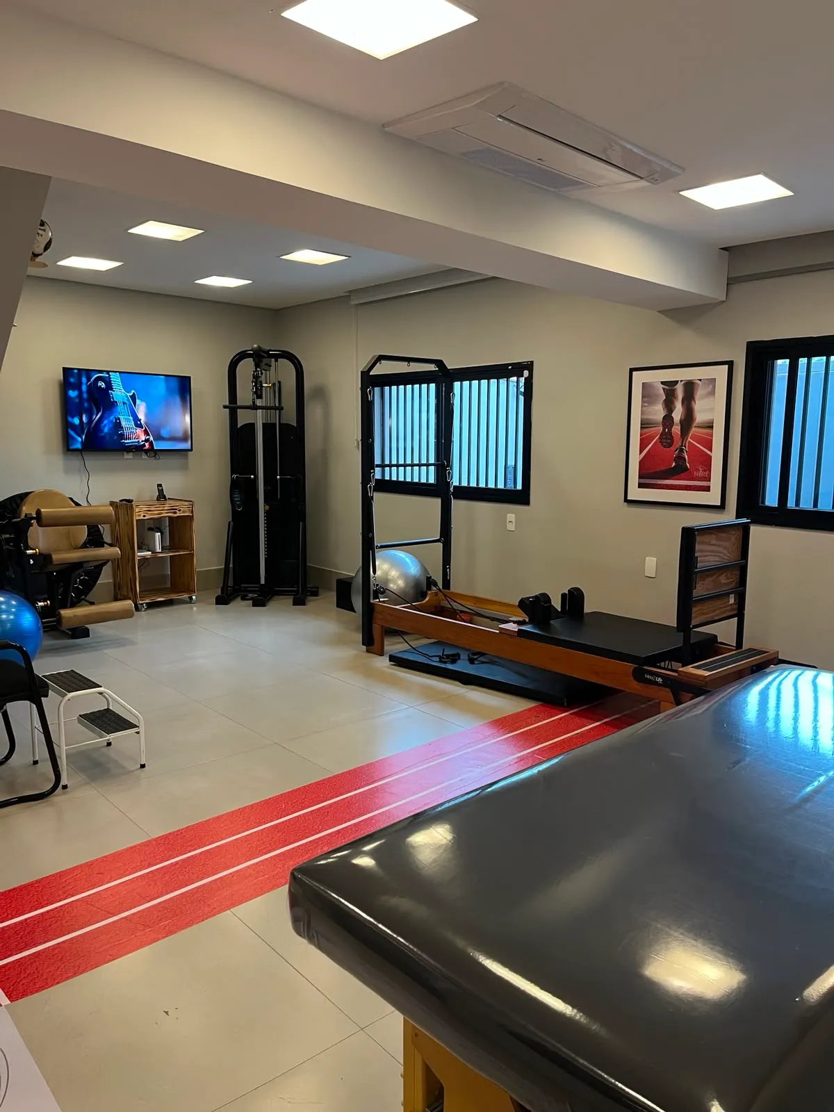 Sala do Instituto RV com equipamentos de Pilates